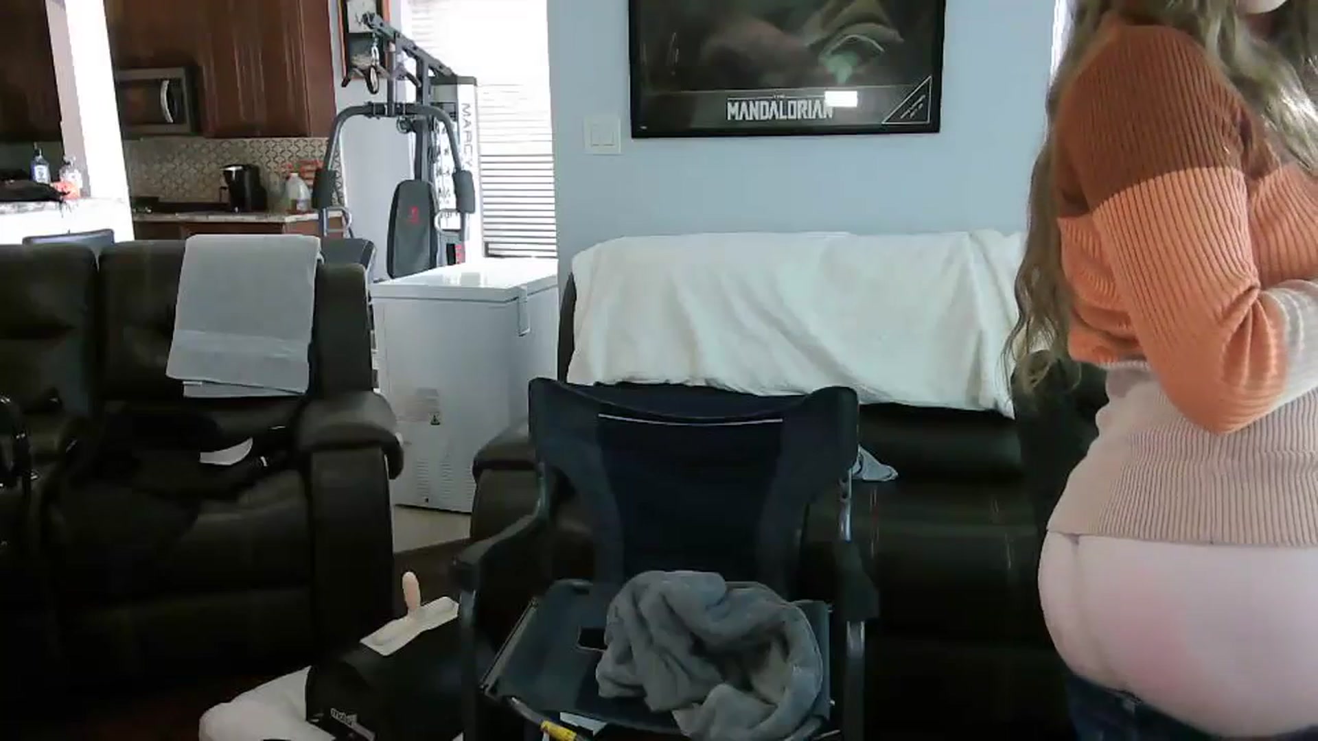 Gallery image thumbnail from Emoxbunny's myfreecams stream on, 11/17/2023, 17:23 image 7 of 20