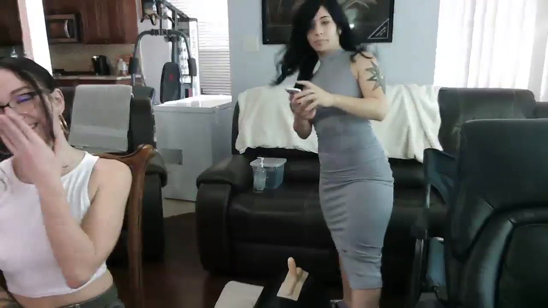 Gallery image thumbnail from Emoxbunny's myfreecams stream on, 11/17/2023, 17:23 image 4 of 20
