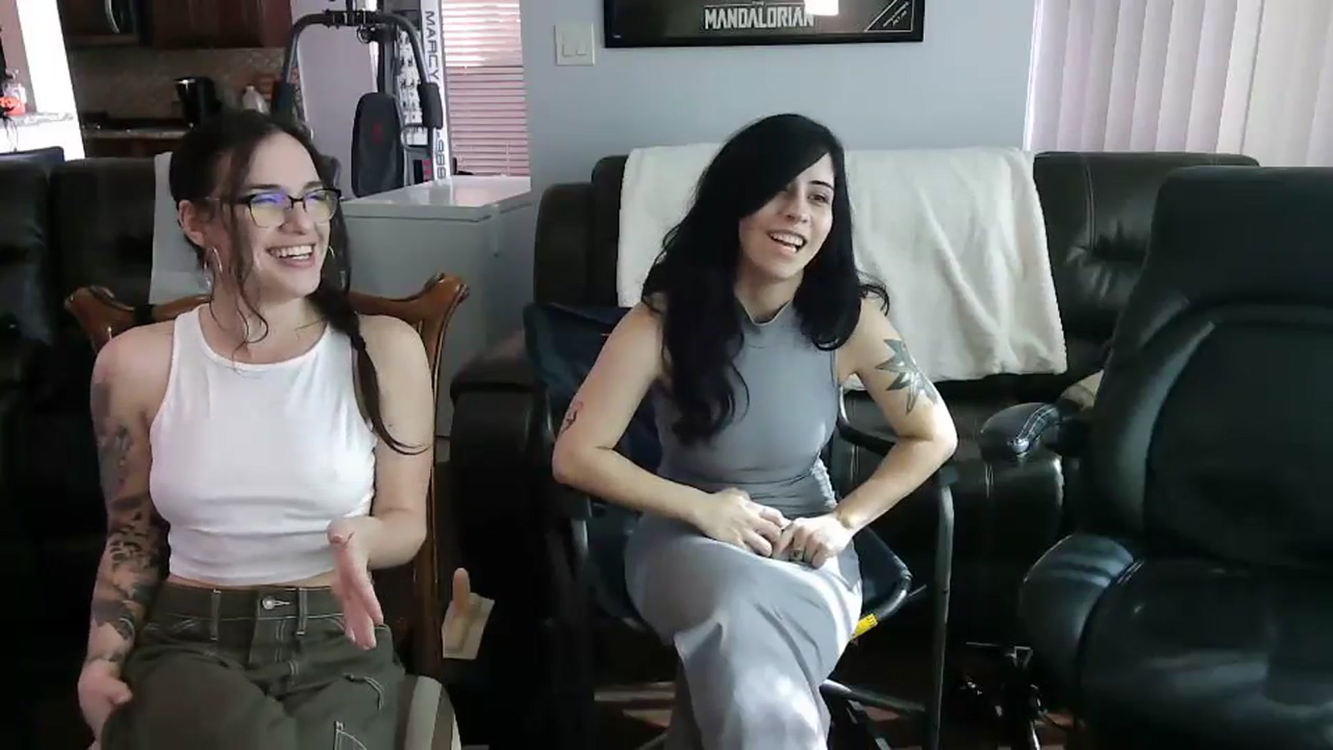 Gallery image thumbnail from Emoxbunny's myfreecams stream on, 11/17/2023, 17:23 image 20 of 20