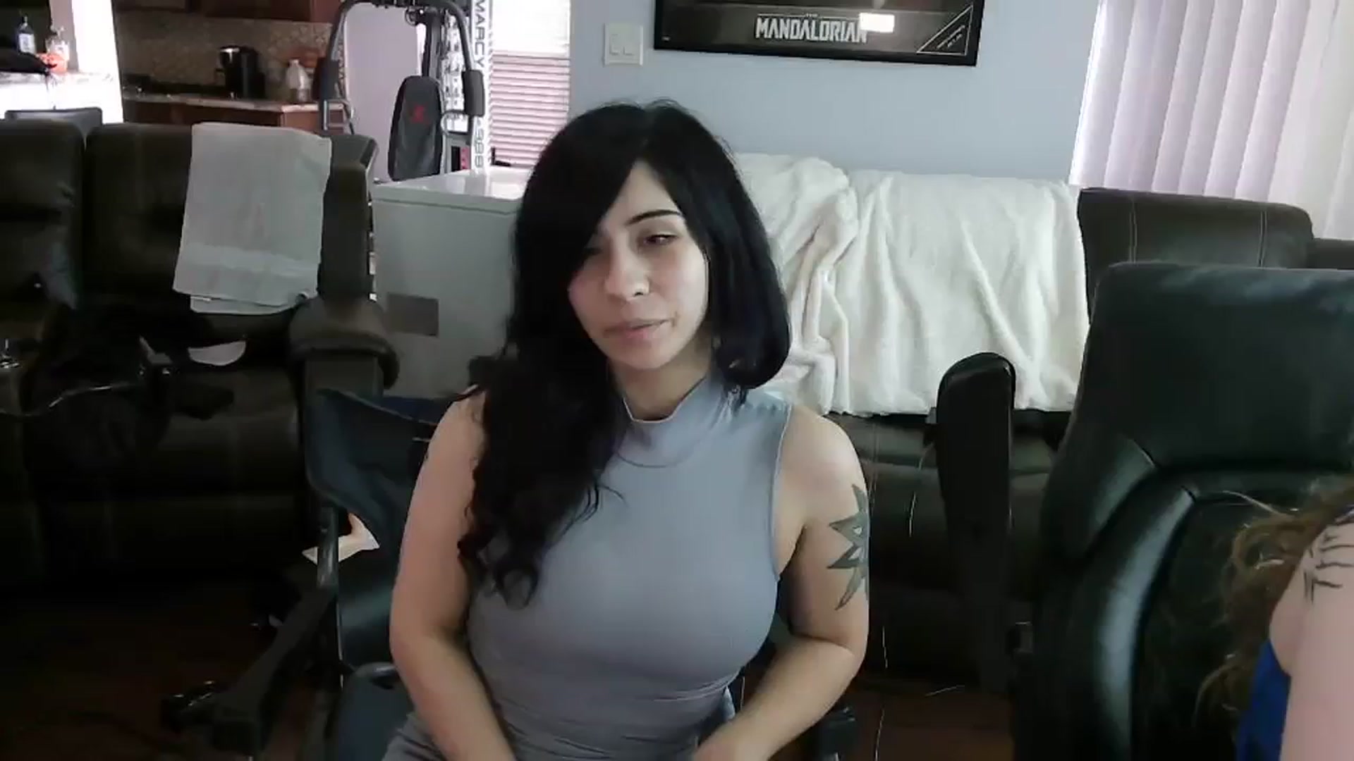 Gallery image thumbnail from Emoxbunny's myfreecams stream on, 11/17/2023, 17:23 image 16 of 20