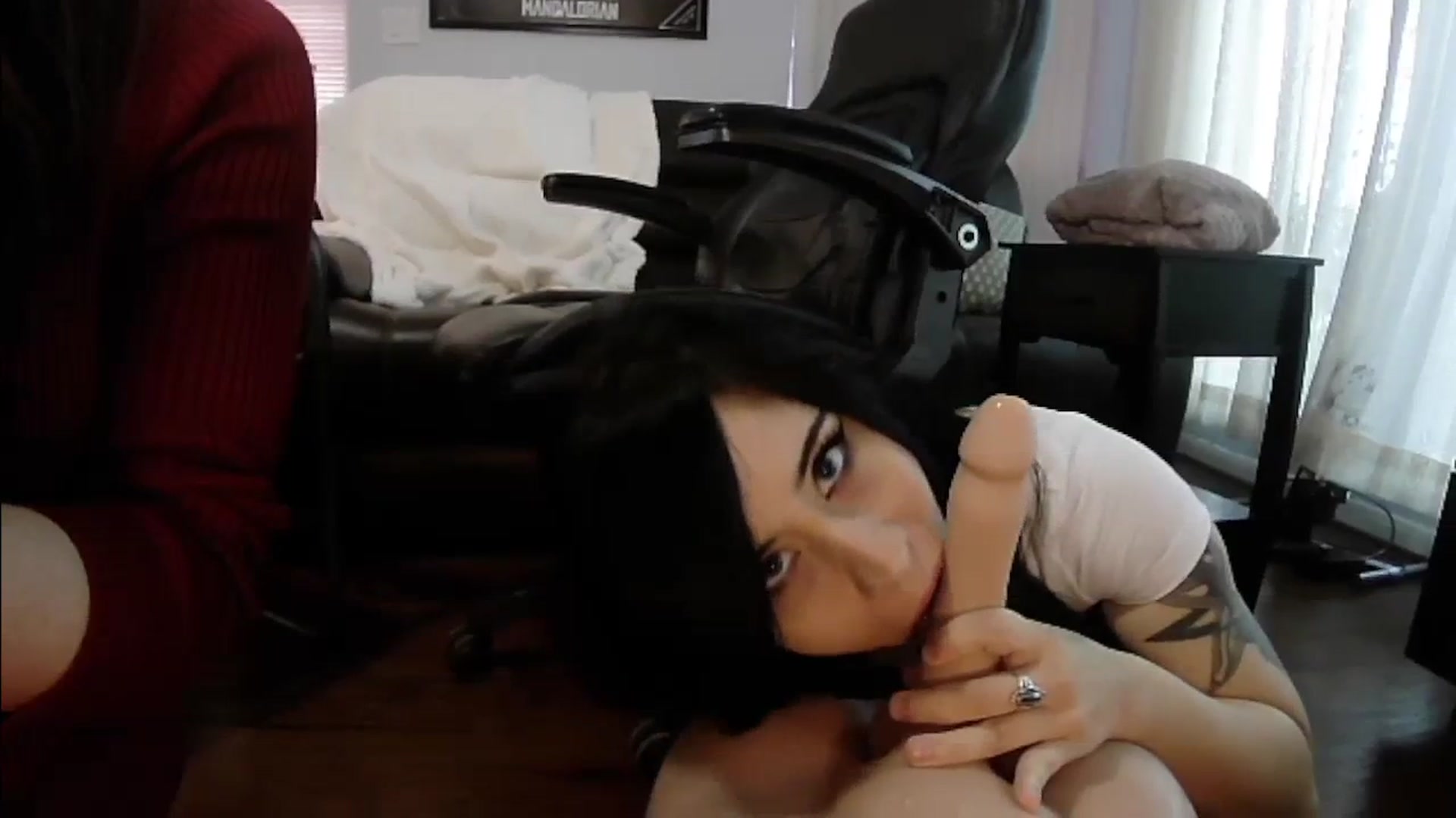 Gallery image thumbnail from Emoxbunny's myfreecams stream on, 11/21/2023, 18:03 image 4 of 20