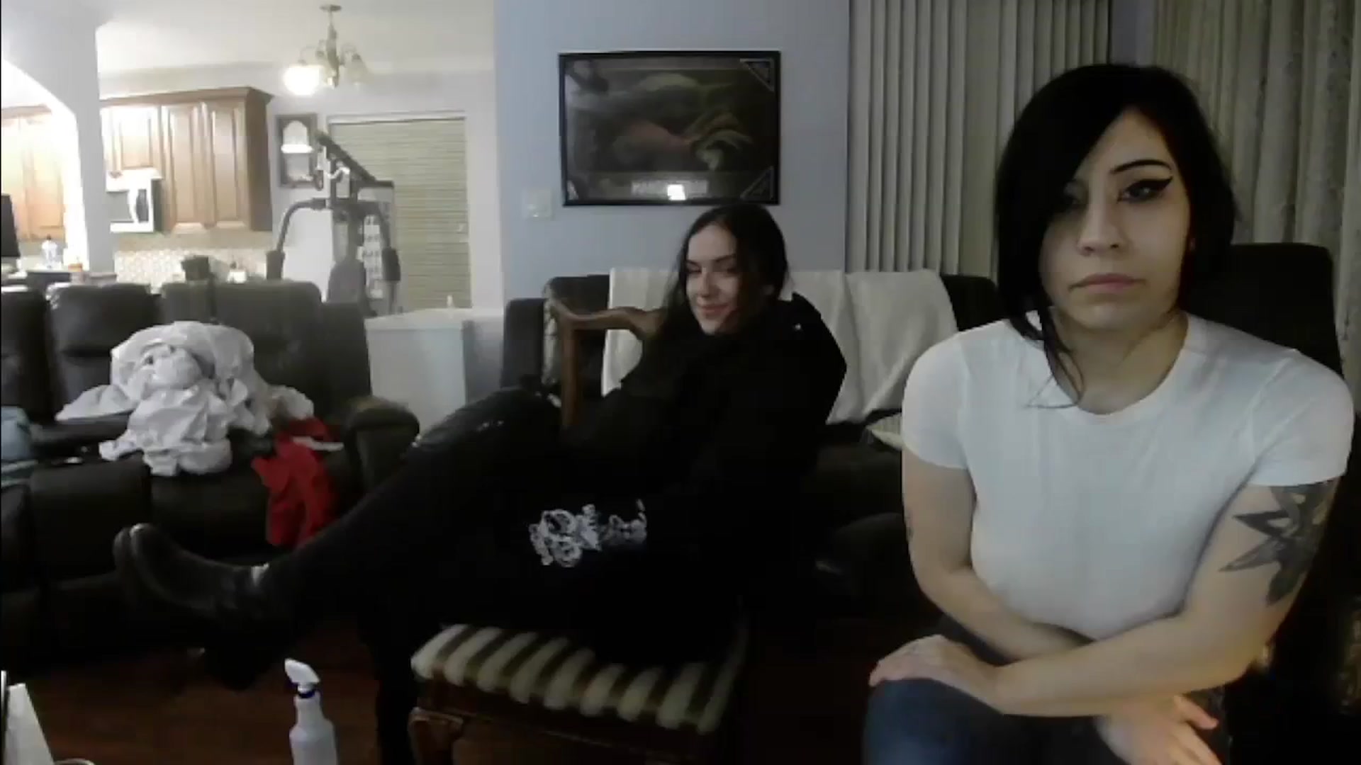 Gallery image thumbnail from Emoxbunny's myfreecams stream on, 11/25/2023, 07:18 image 6 of 20