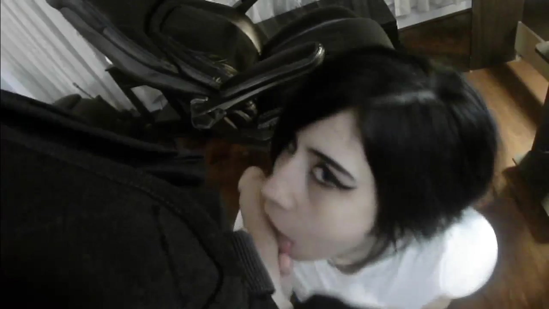 Gallery image thumbnail from Emoxbunny's myfreecams stream on, 11/25/2023, 07:18 image 5 of 20