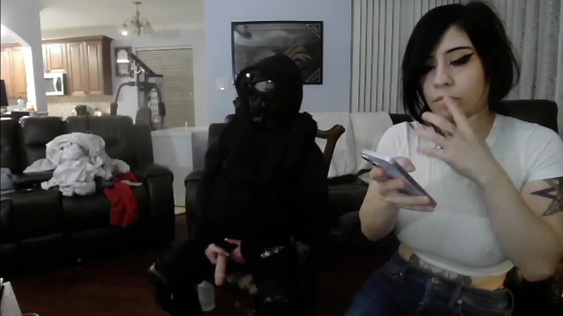 Gallery image thumbnail from Emoxbunny's myfreecams stream on, 11/25/2023, 07:18 image 17 of 20