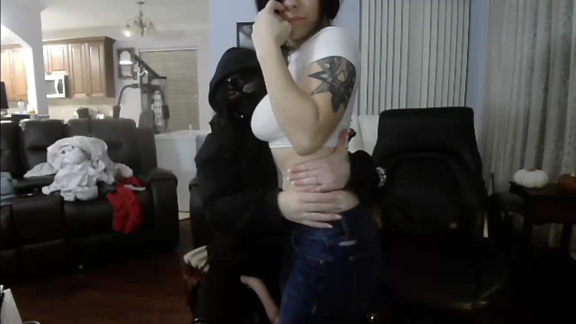 Gallery image thumbnail from Emoxbunny's myfreecams stream on, 11/25/2023, 07:18 image 15 of 20