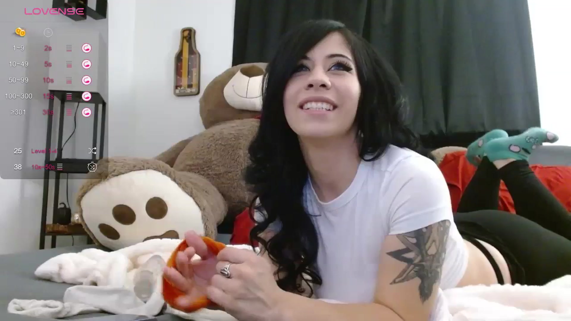Gallery image thumbnail from Emoxbunny's myfreecams stream on, 12/02/2023, 17:30 image 5 of 20