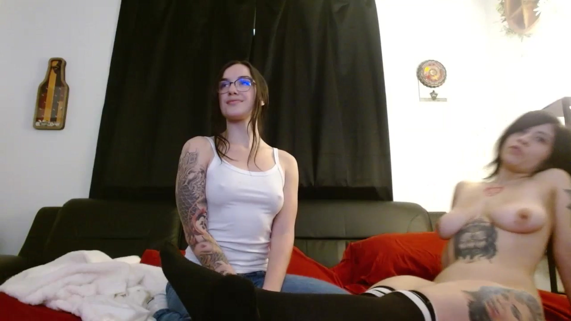 Gallery image thumbnail from Emoxbunny's myfreecams stream on, 12/03/2023, 18:22 image 10 of 20