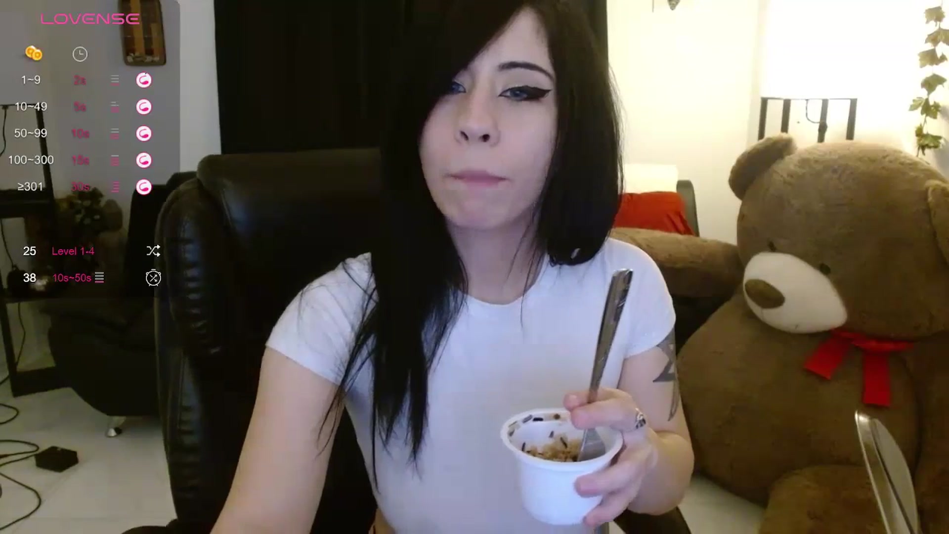 Gallery image thumbnail from Emoxbunny's myfreecams stream on, 12/05/2023, 20:48 image 3 of 20