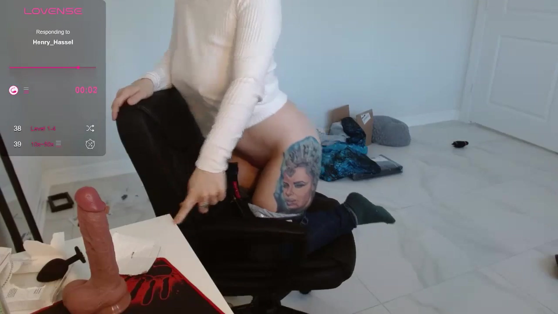 Gallery image thumbnail from Emoxbunny's myfreecams stream on, 12/12/2023, 18:58 image 10 of 20