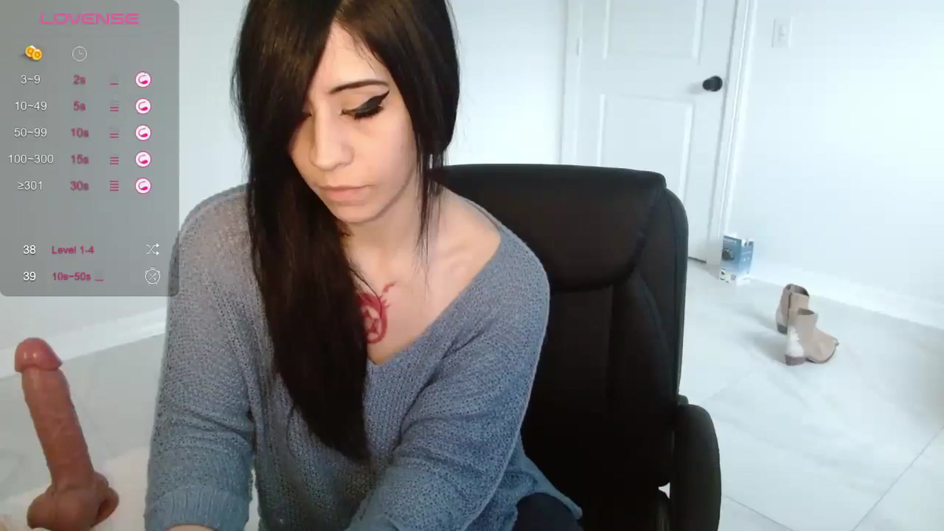 Gallery image thumbnail from Emoxbunny's myfreecams stream on, 12/13/2023, 17:54 image 5 of 20