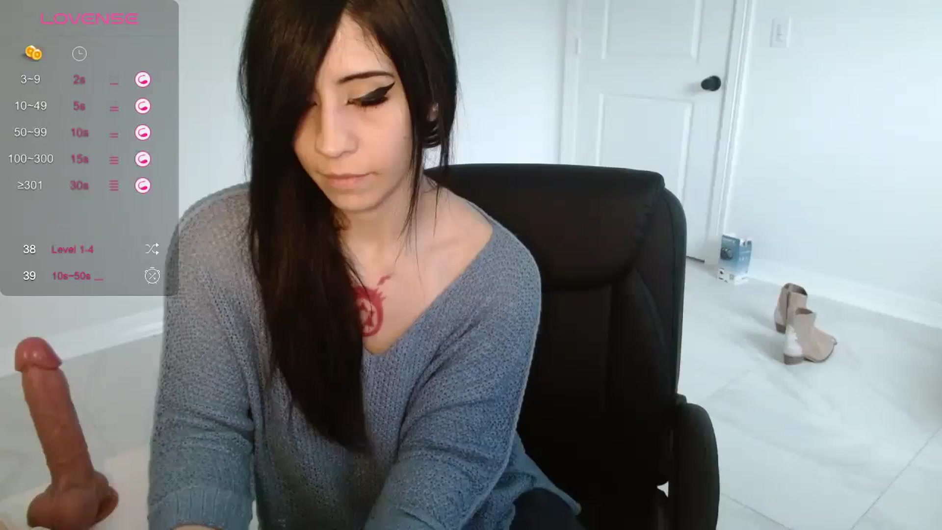 Gallery image thumbnail from Emoxbunny's myfreecams stream on, 12/13/2023, 17:54 image 6 of 20