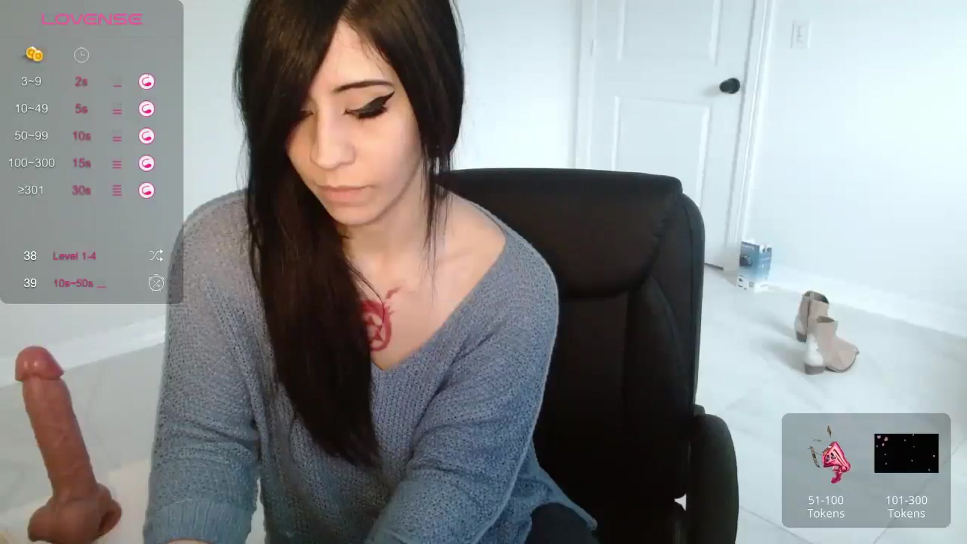 Gallery image thumbnail from Emoxbunny's myfreecams stream on, 12/13/2023, 17:54 image 4 of 20