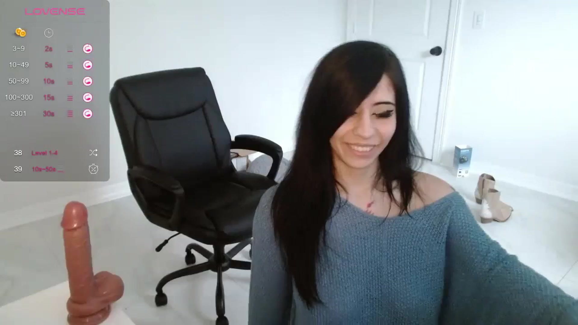 Gallery image thumbnail from Emoxbunny's myfreecams stream on, 12/13/2023, 17:54 image 19 of 20