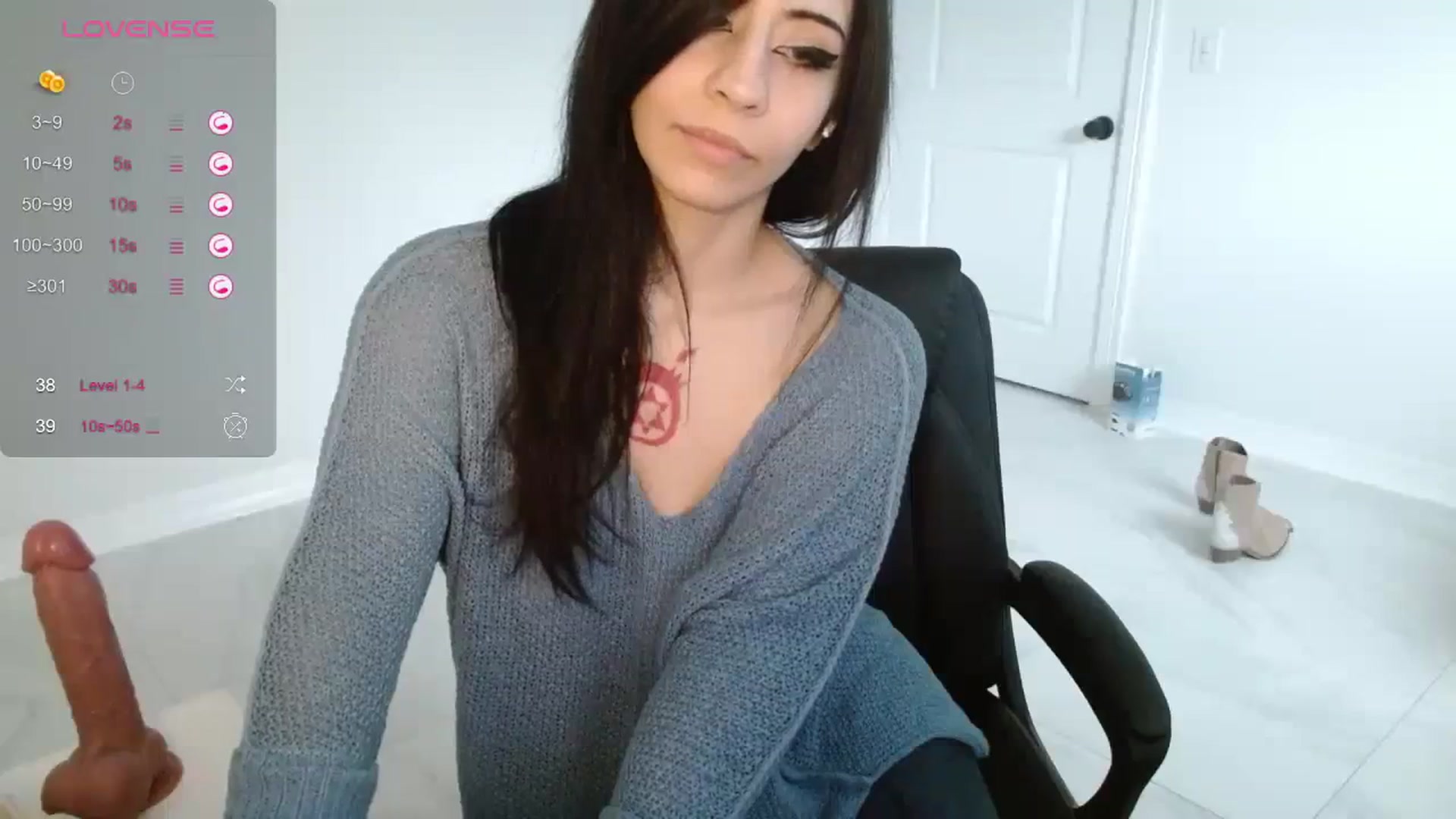 Gallery image thumbnail from Emoxbunny's myfreecams stream on, 12/13/2023, 17:54 image 8 of 20