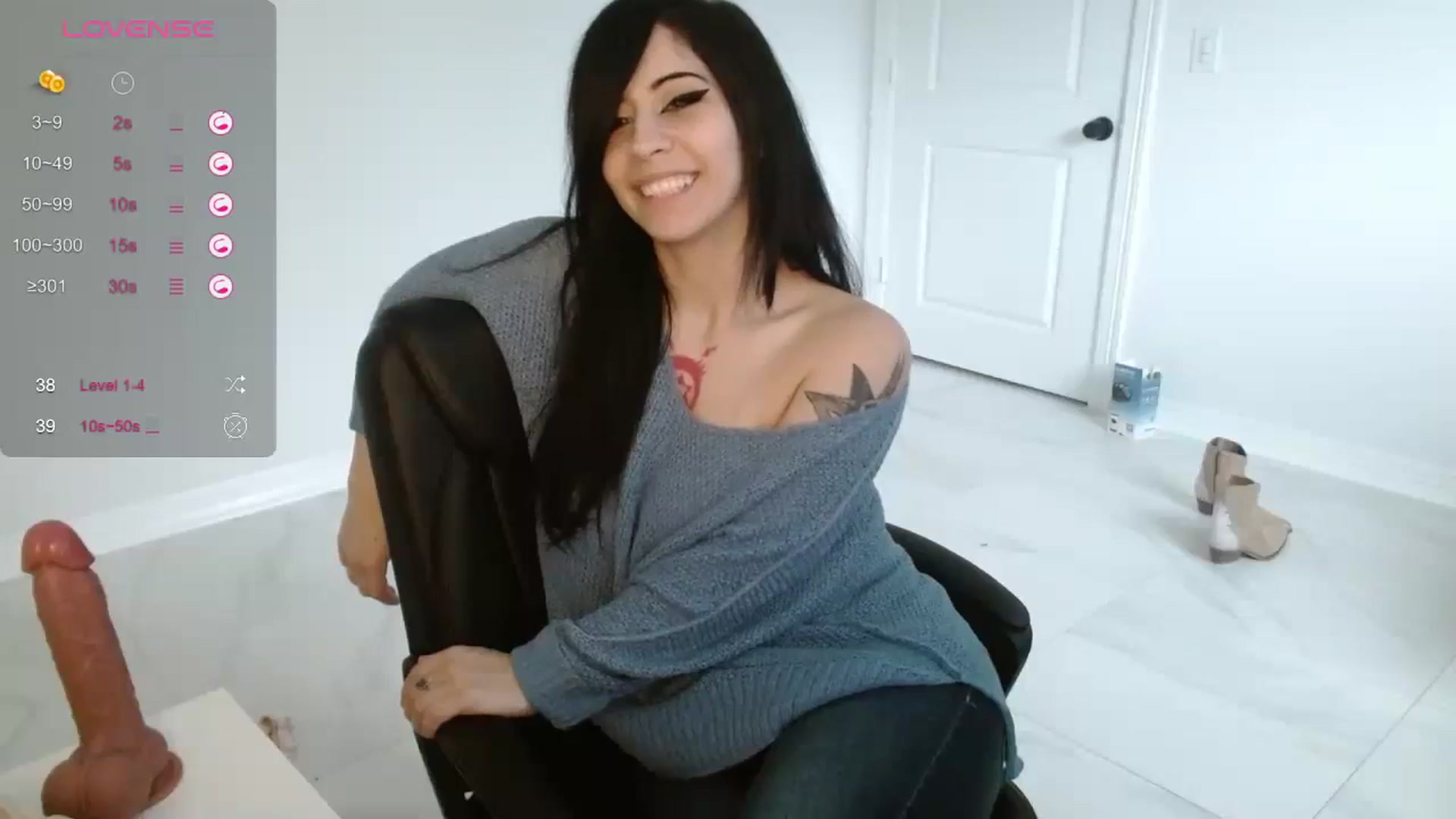 Gallery image thumbnail from Emoxbunny's myfreecams stream on, 12/13/2023, 17:54 image 16 of 20