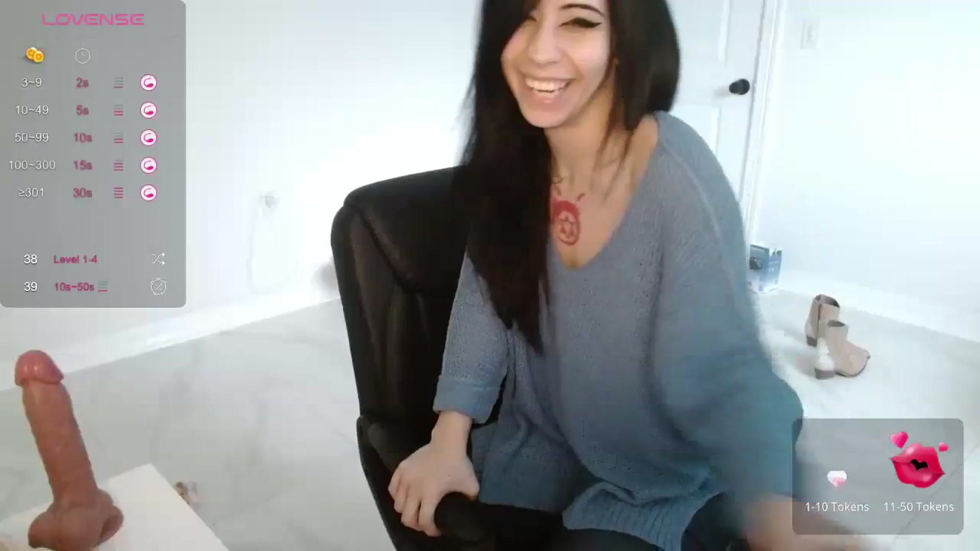 Gallery image thumbnail from Emoxbunny's myfreecams stream on, 12/13/2023, 17:54 image 9 of 20