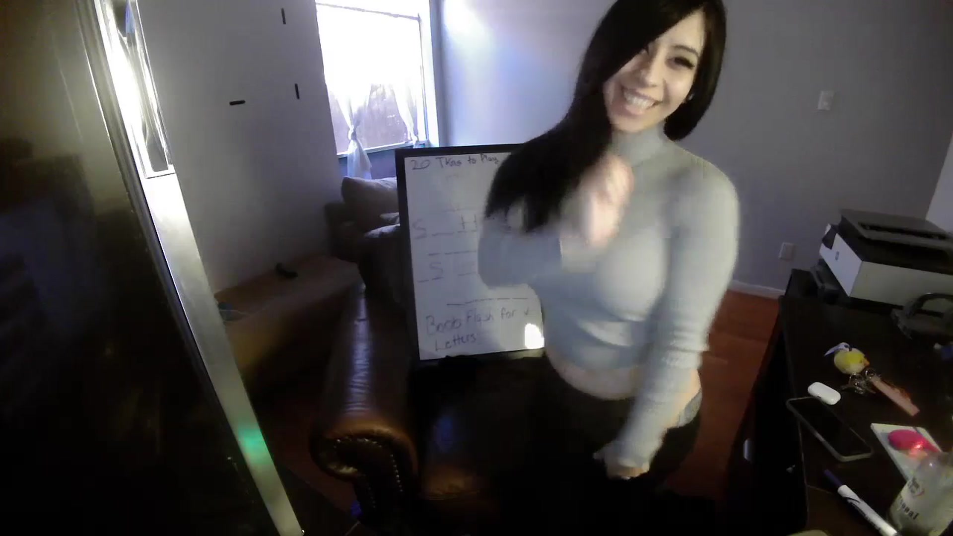 Gallery image thumbnail from Emoxbunny's myfreecams stream on, 12/17/2023, 17:03 image 4 of 20