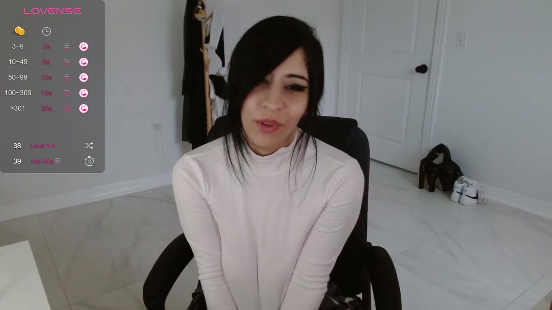 Gallery image thumbnail from Emoxbunny's myfreecams stream on, 12/21/2023, 19:26 image 3 of 20