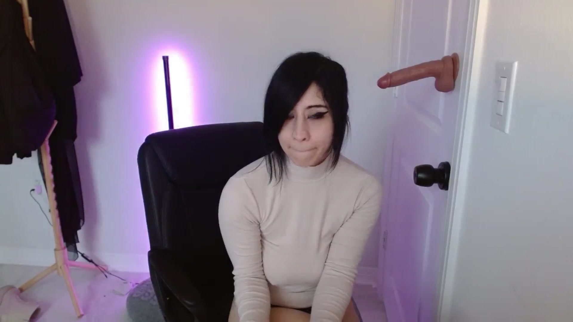 Gallery image thumbnail from Emoxbunny's myfreecams stream on, 12/22/2023, 19:13 image 11 of 20