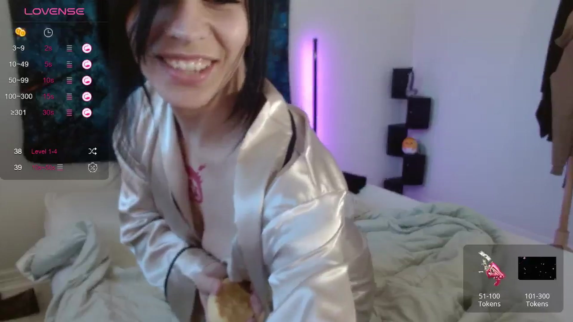 Gallery image thumbnail from Emoxbunny's myfreecams stream on, 12/28/2023, 17:23 image 3 of 20