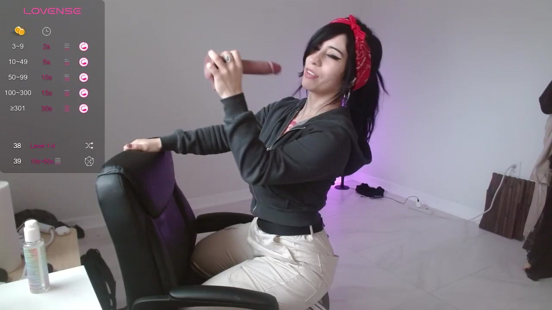 Gallery image thumbnail from Emoxbunny's myfreecams stream on, 01/01/2024, 18:23 image 10 of 20