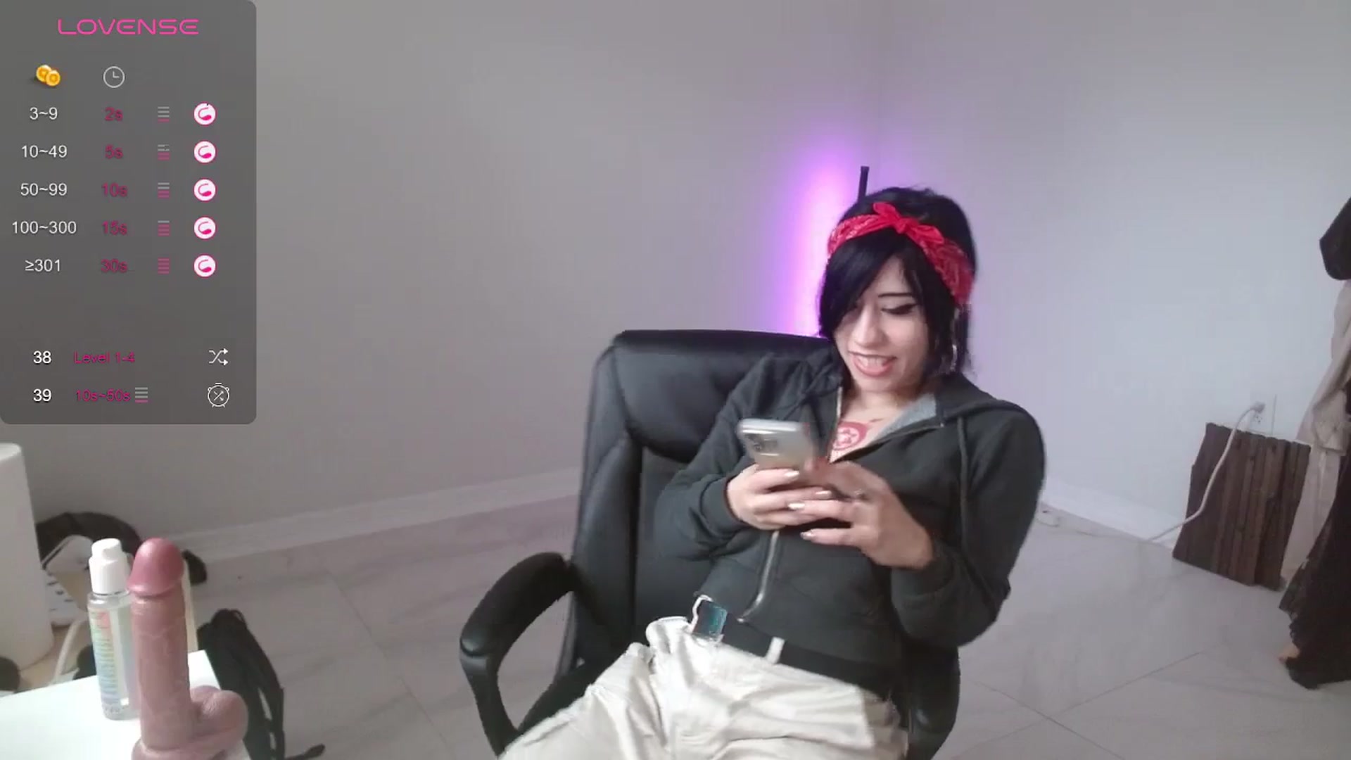 Gallery image thumbnail from Emoxbunny's myfreecams stream on, 01/01/2024, 18:23 image 8 of 20