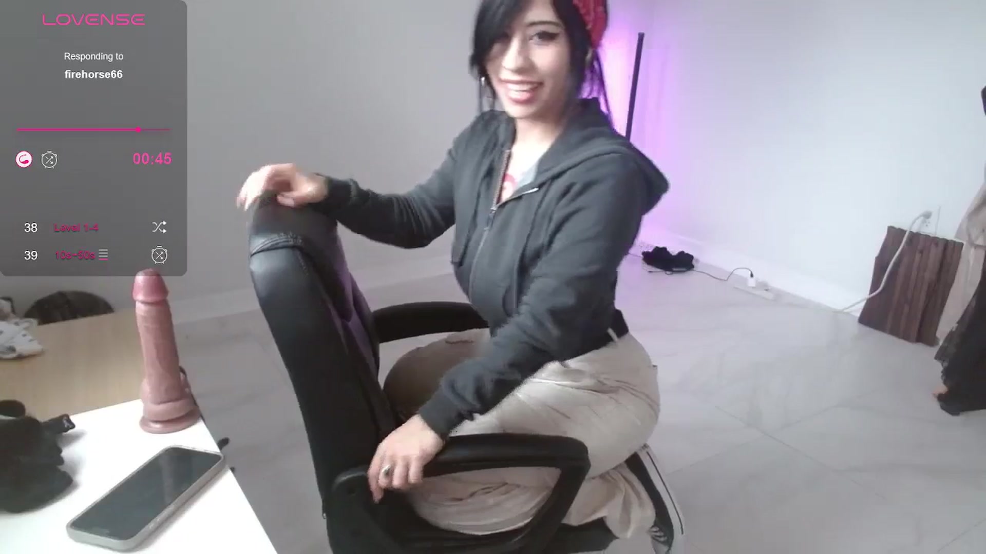 Gallery image thumbnail from Emoxbunny's myfreecams stream on, 01/01/2024, 18:23 image 18 of 20