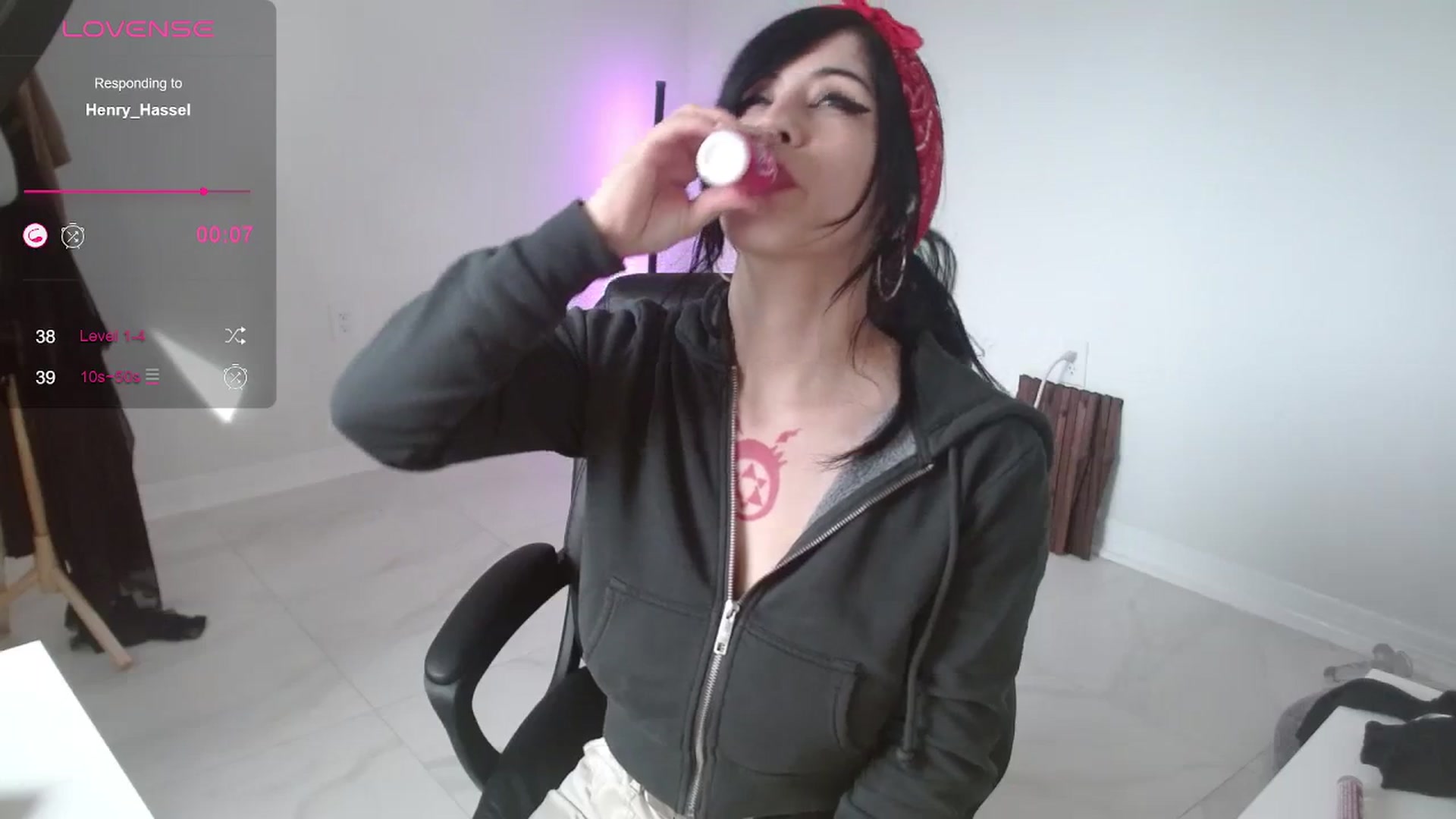 Gallery image thumbnail from Emoxbunny's myfreecams stream on, 01/01/2024, 19:58 image 5 of 20