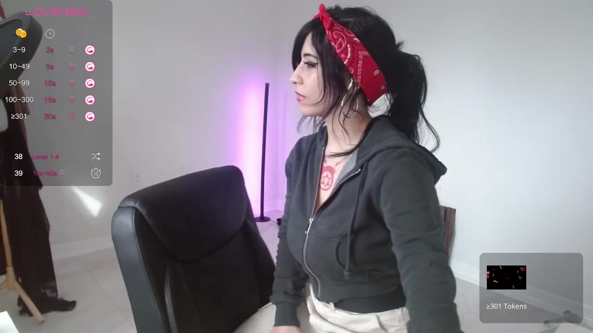 Gallery image thumbnail from Emoxbunny's myfreecams stream on, 01/01/2024, 19:58 image 6 of 20