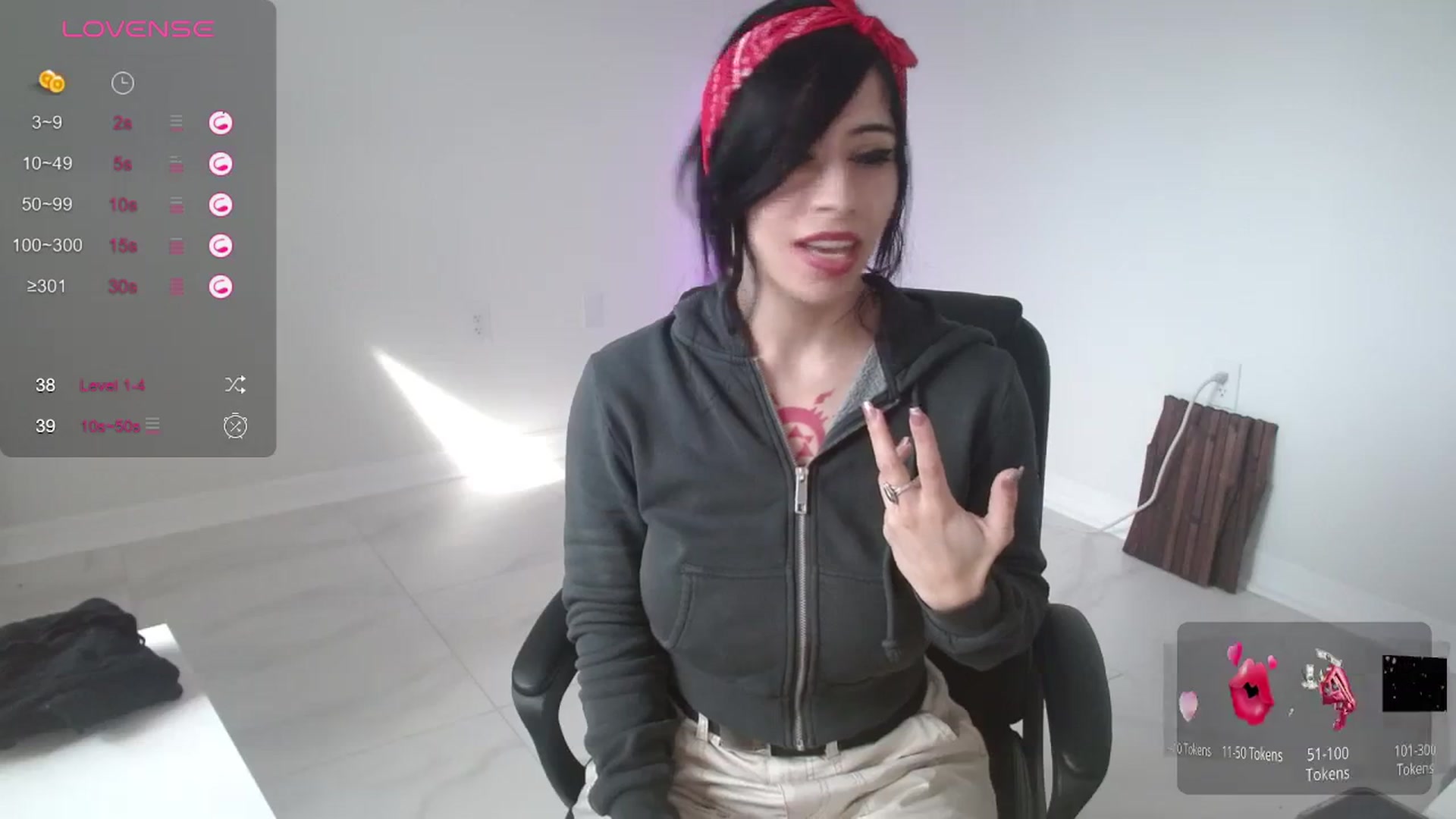 Gallery image thumbnail from Emoxbunny's myfreecams stream on, 01/01/2024, 19:58 image 8 of 20