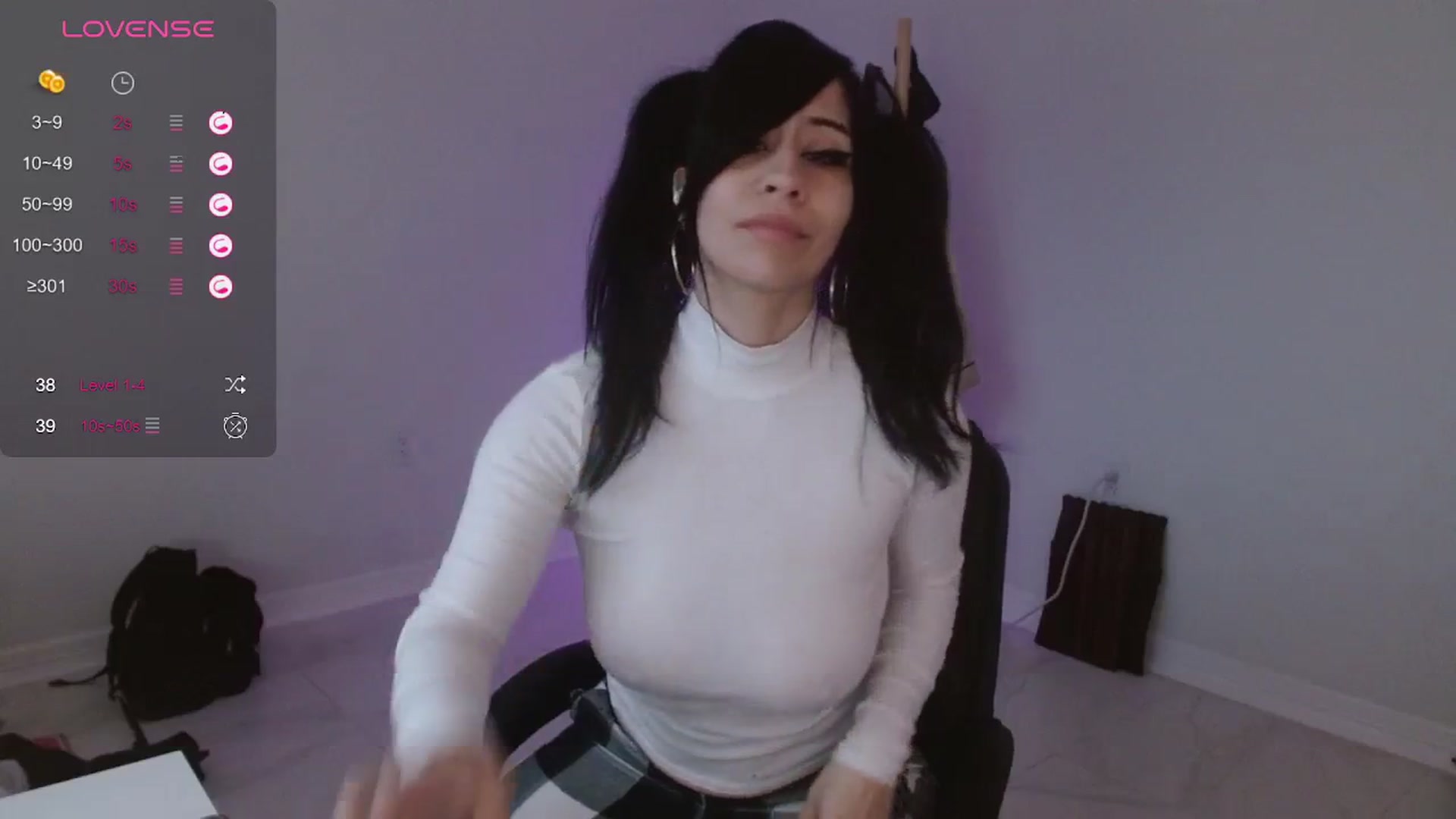 Gallery image thumbnail from Emoxbunny's myfreecams stream on, 01/02/2024, 14:53 image 9 of 20