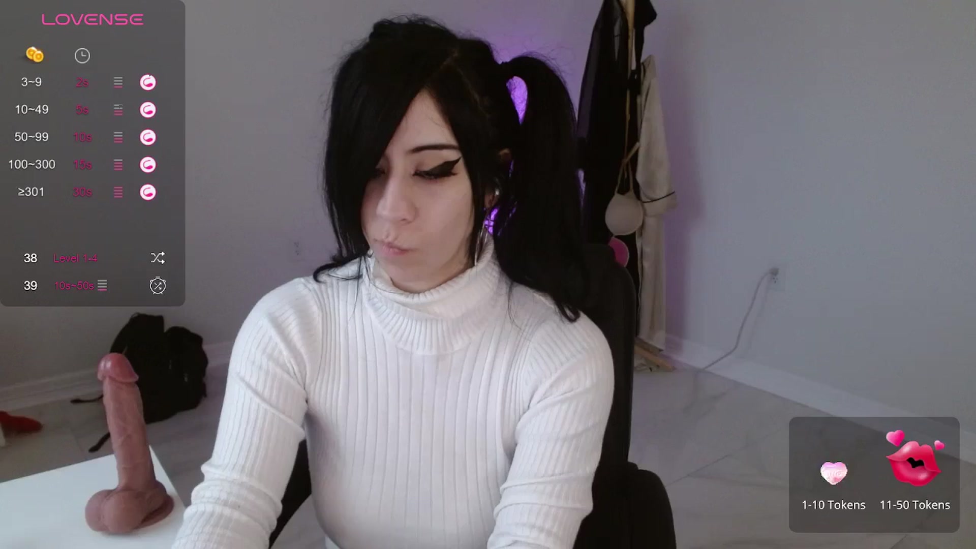 Gallery image thumbnail from Emoxbunny's myfreecams stream on, 01/02/2024, 16:29 image 16 of 20