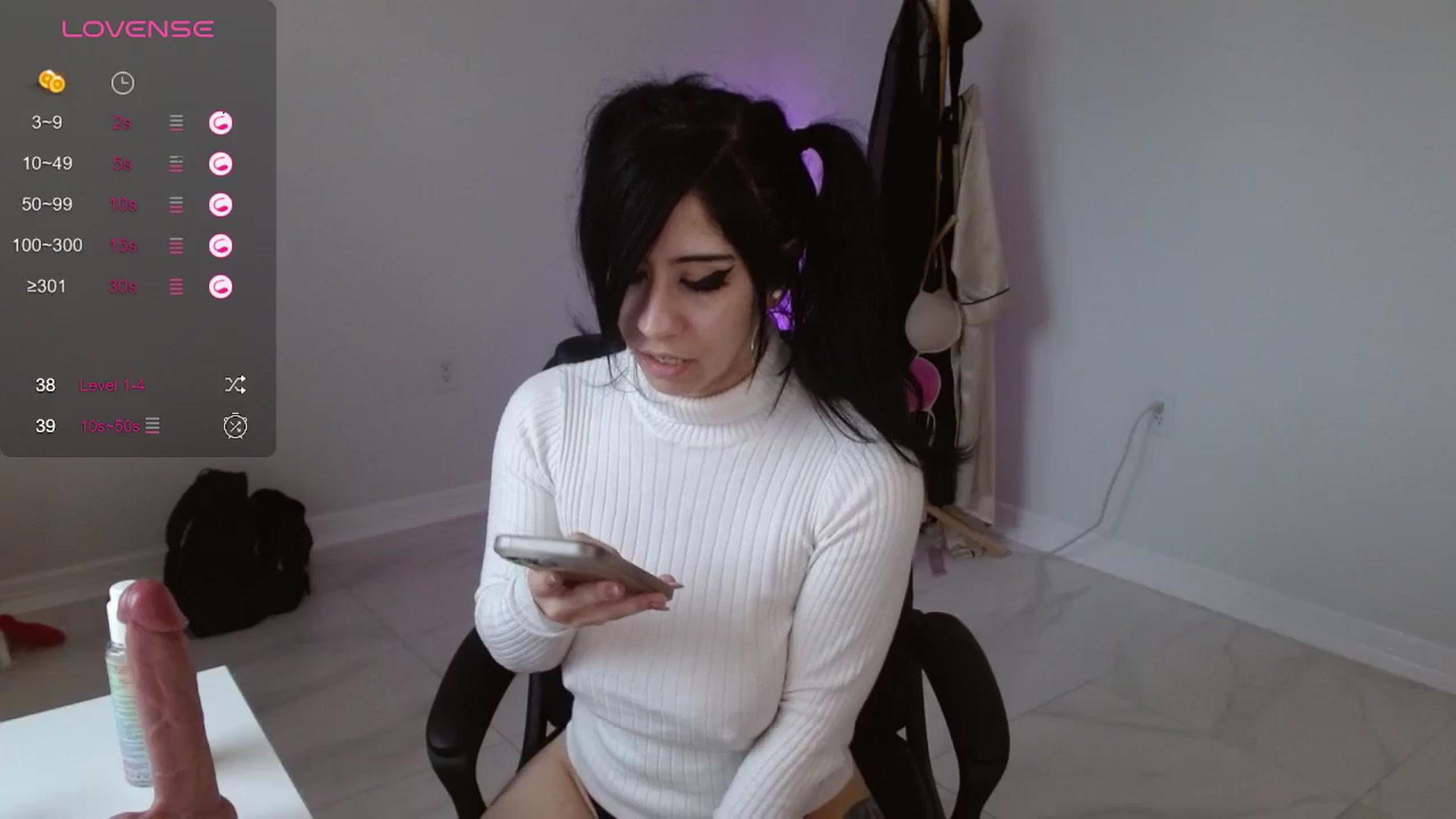 Gallery image thumbnail from Emoxbunny's myfreecams stream on, 01/02/2024, 18:10 image 8 of 20
