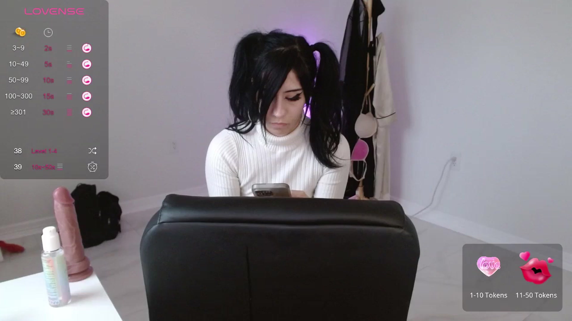 Gallery image thumbnail from Emoxbunny's myfreecams stream on, 01/02/2024, 18:10 image 5 of 20