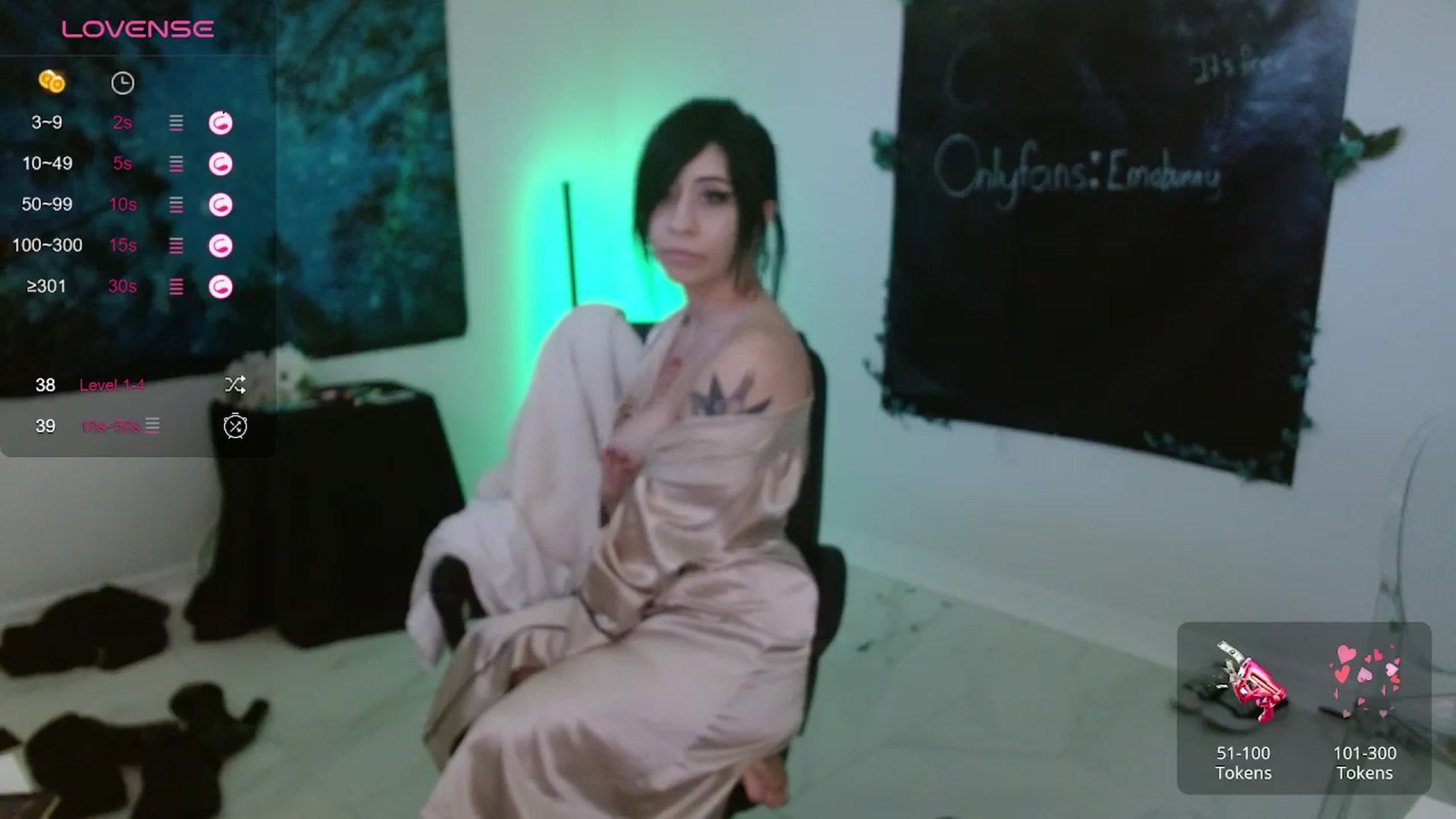 Gallery image thumbnail from Emoxbunny's myfreecams stream on, 01/04/2024, 17:05 image 12 of 20