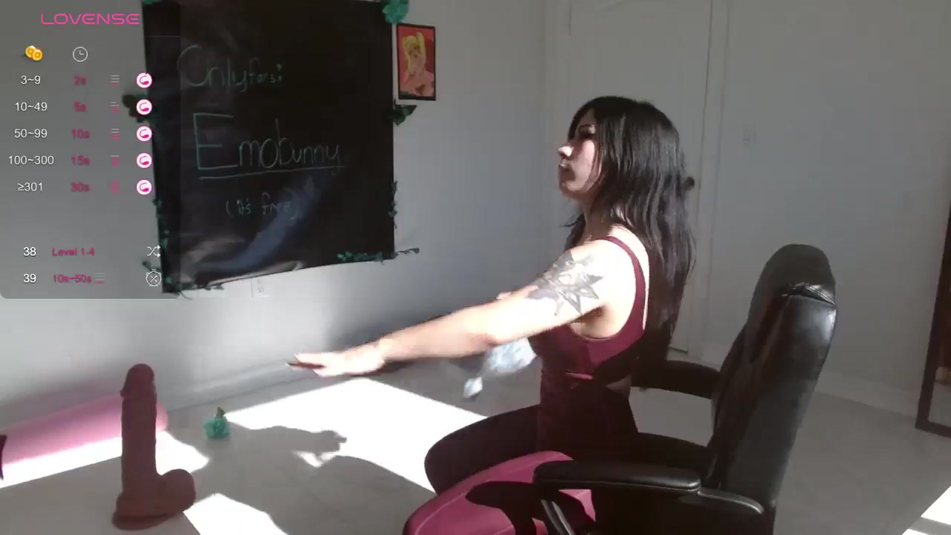 Gallery image thumbnail from Emoxbunny's myfreecams stream on, 01/12/2024, 21:18 image 14 of 20