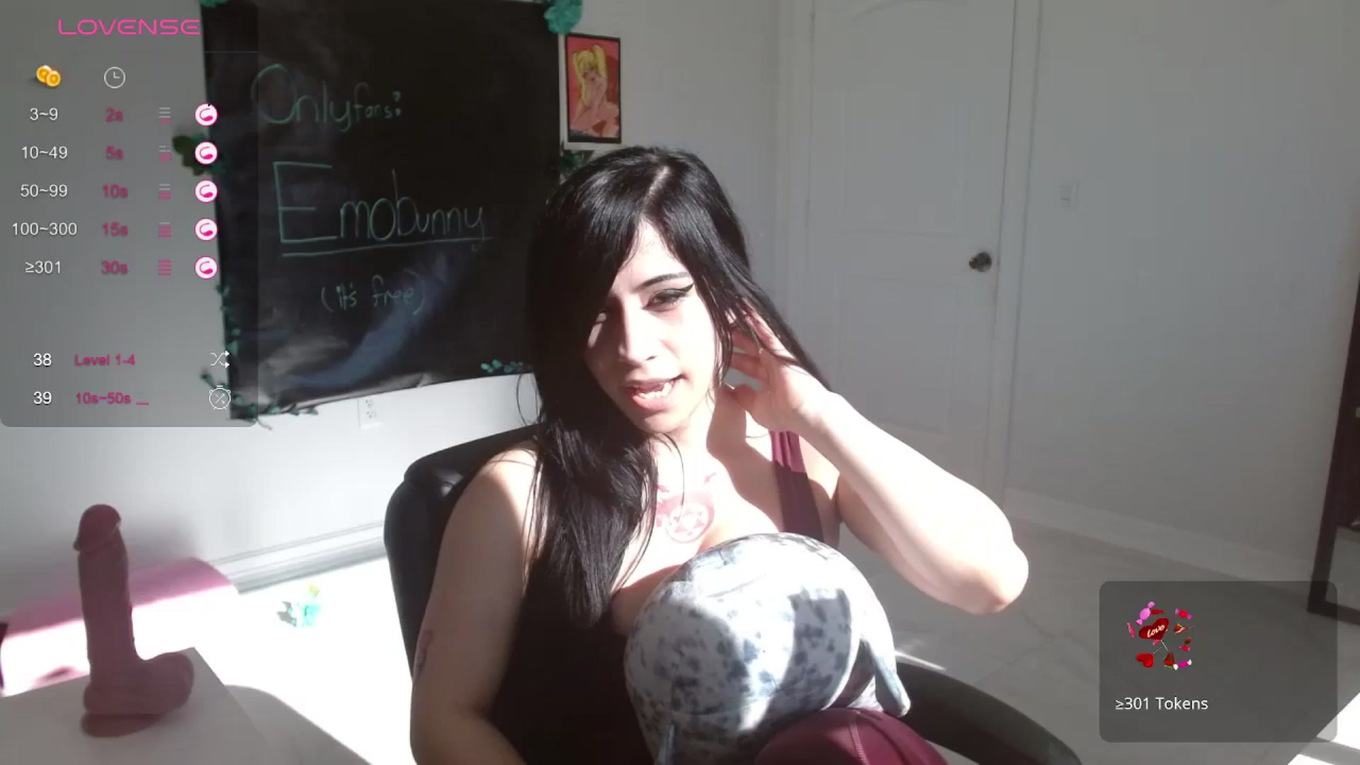 Gallery image thumbnail from Emoxbunny's myfreecams stream on, 01/12/2024, 21:18 image 15 of 20