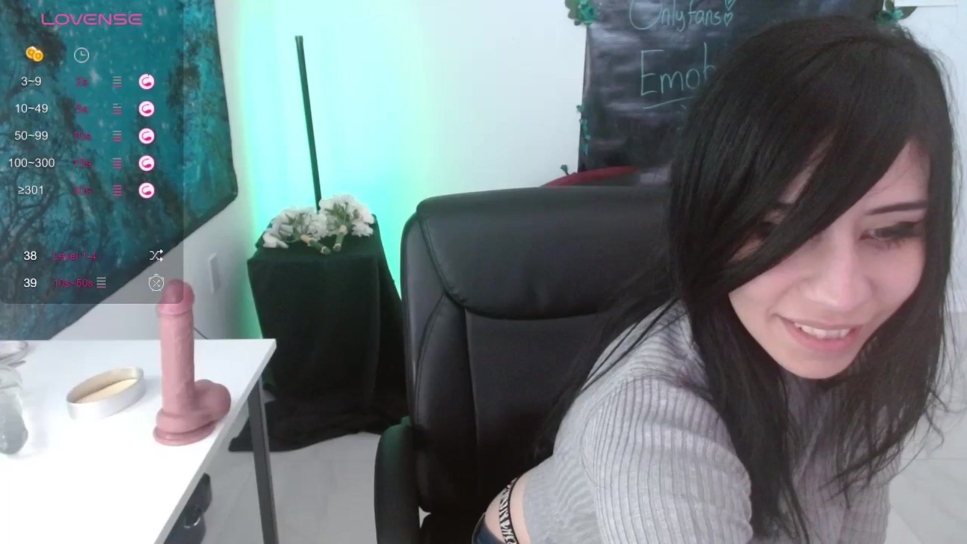 Gallery image thumbnail from Emoxbunny's myfreecams stream on, 01/19/2024, 21:39 image 6 of 20