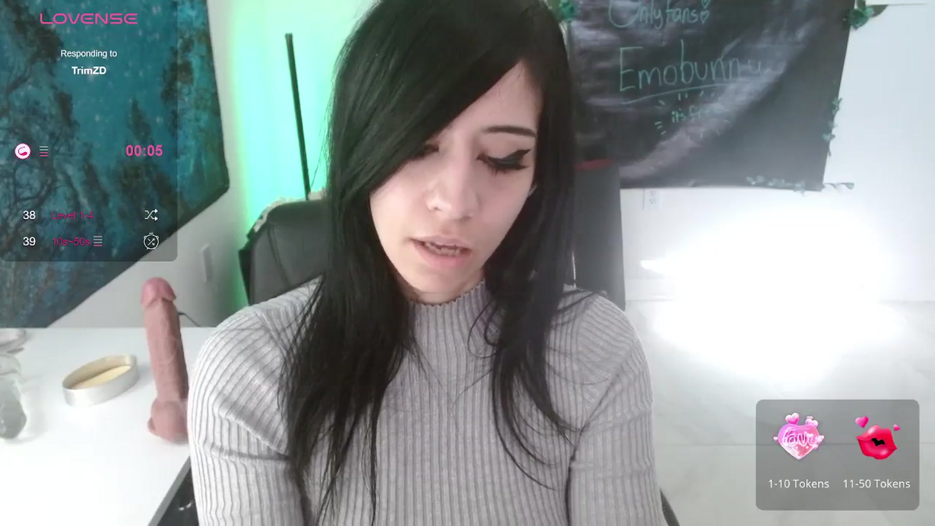 Gallery image thumbnail from Emoxbunny's myfreecams stream on, 01/19/2024, 21:39 image 9 of 20