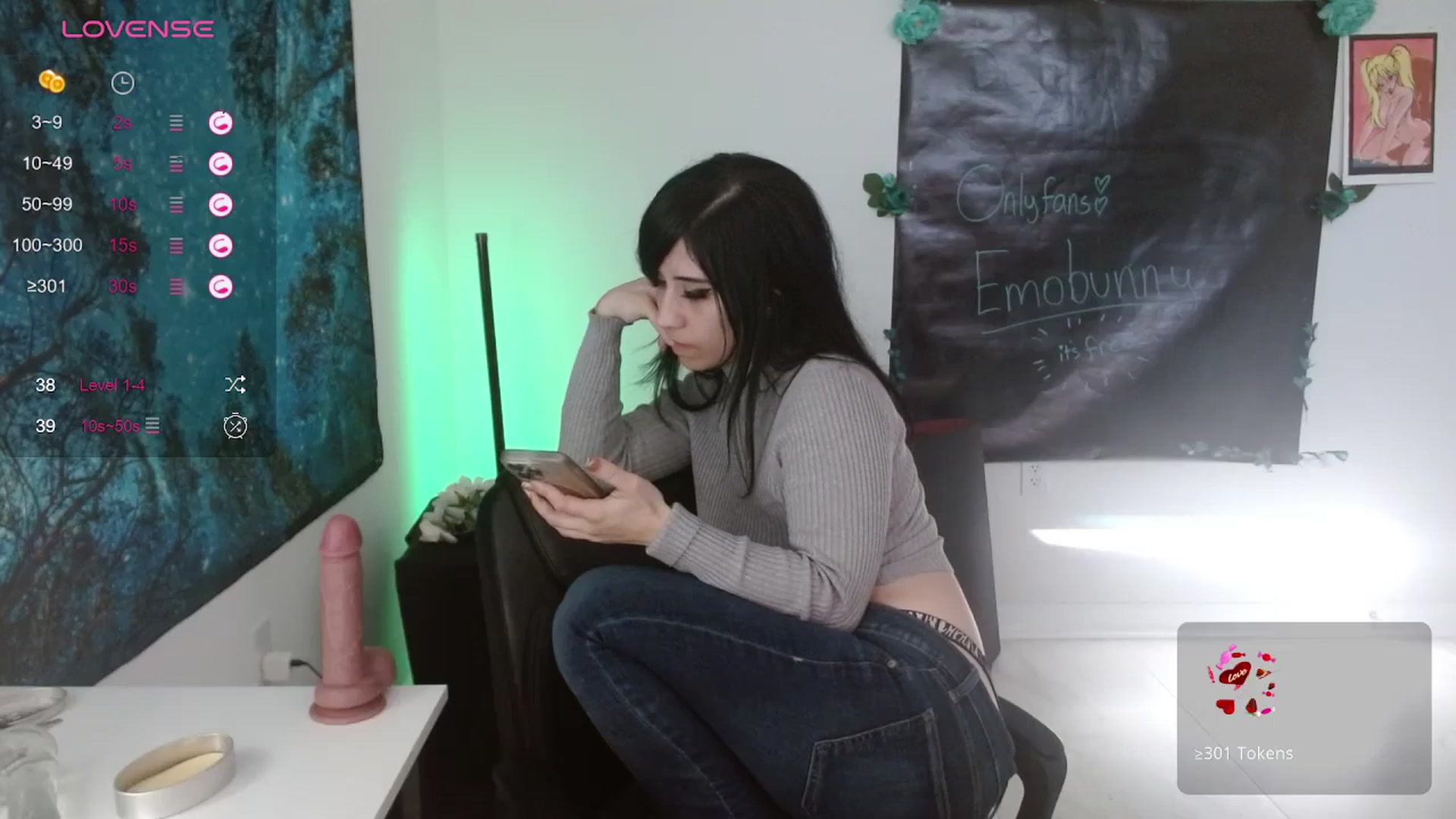 Gallery image thumbnail from Emoxbunny's myfreecams stream on, 01/19/2024, 21:39 image 13 of 20