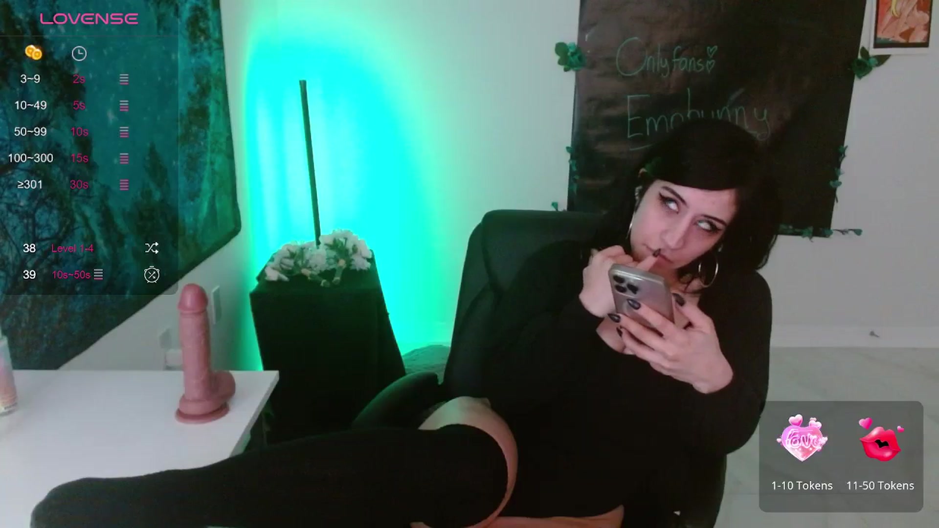 Gallery image thumbnail from Emoxbunny's myfreecams stream on, 01/20/2024, 22:17 image 12 of 20
