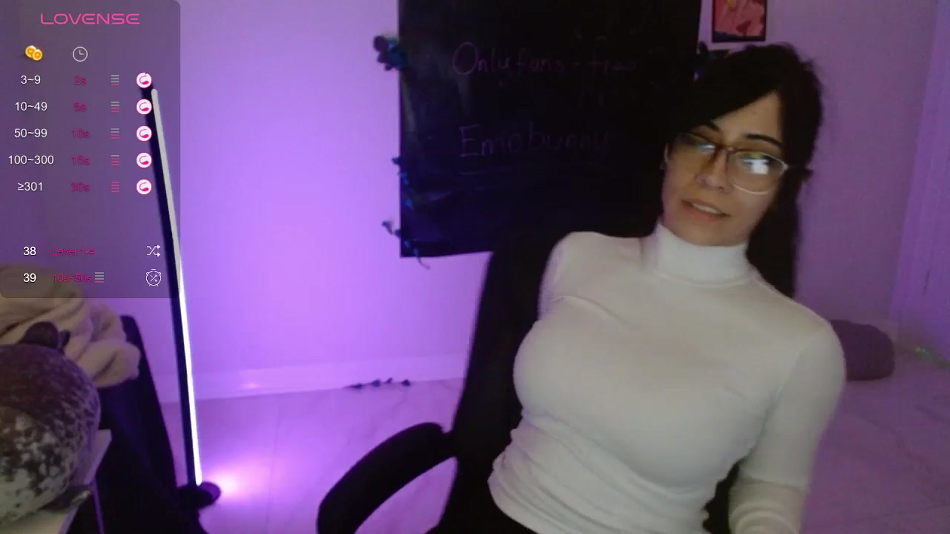 Gallery image thumbnail from Emoxbunny's myfreecams stream on, 01/23/2024, 21:43 image 17 of 20