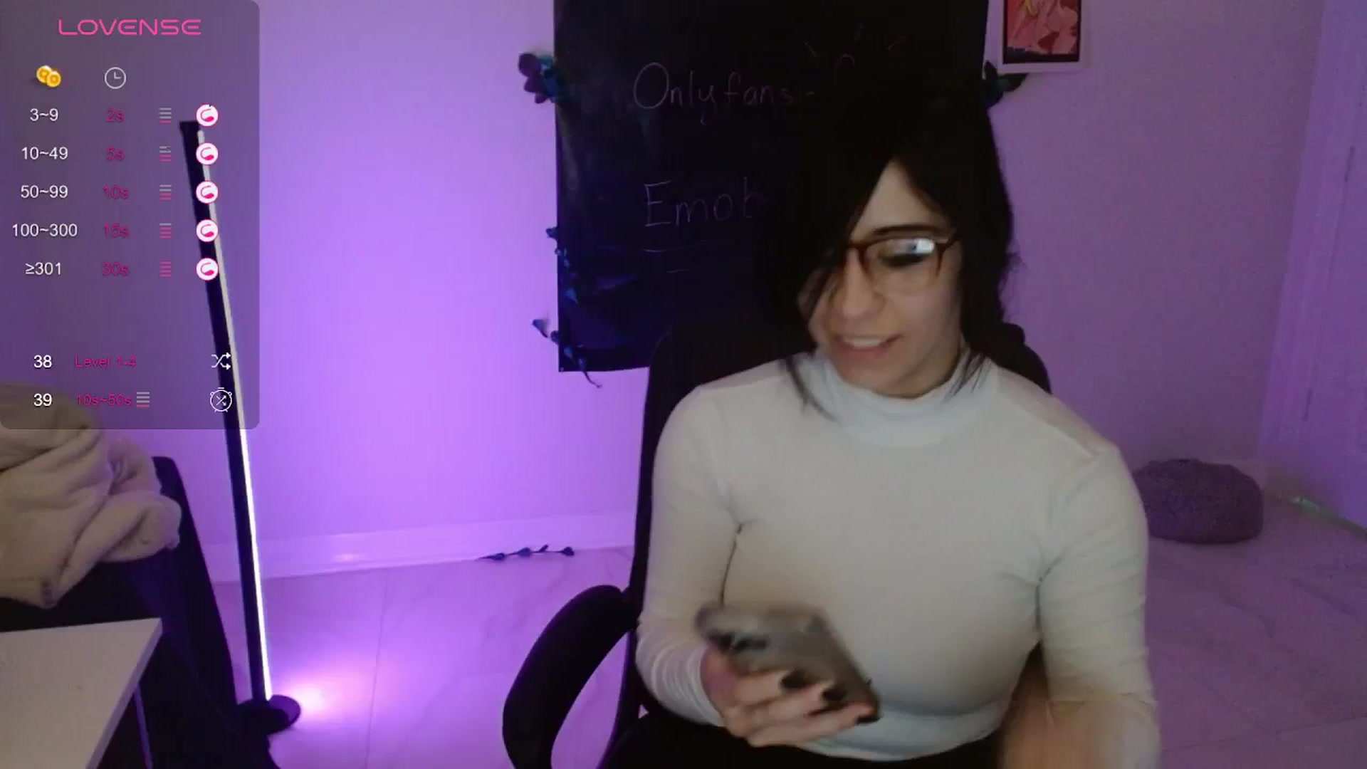 Gallery image thumbnail from Emoxbunny's myfreecams stream on, 01/23/2024, 21:43 image 14 of 20