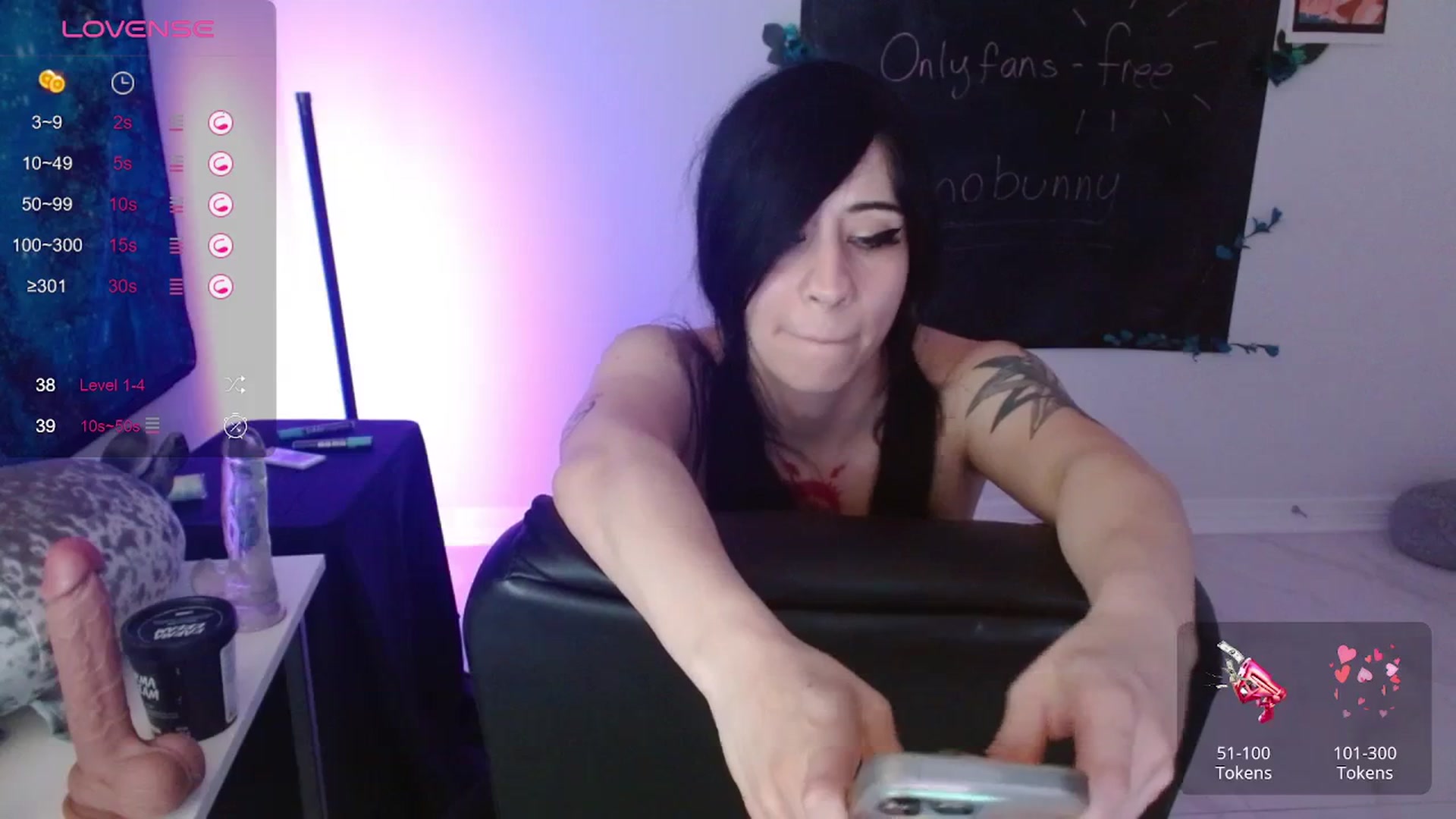 Gallery image thumbnail from Emoxbunny's myfreecams stream on, 01/24/2024, 19:49 image 16 of 20