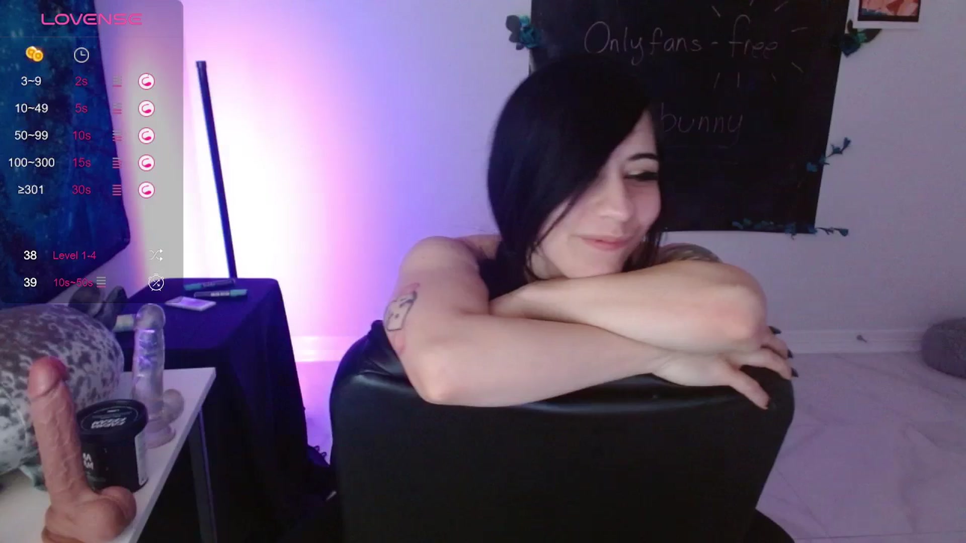 Gallery image thumbnail from Emoxbunny's myfreecams stream on, 01/24/2024, 19:49 image 15 of 20