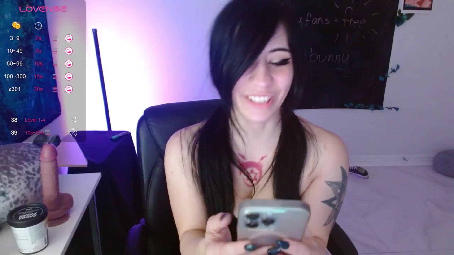 Gallery image thumbnail from Emoxbunny's myfreecams stream on, 01/24/2024, 19:49 image 18 of 20