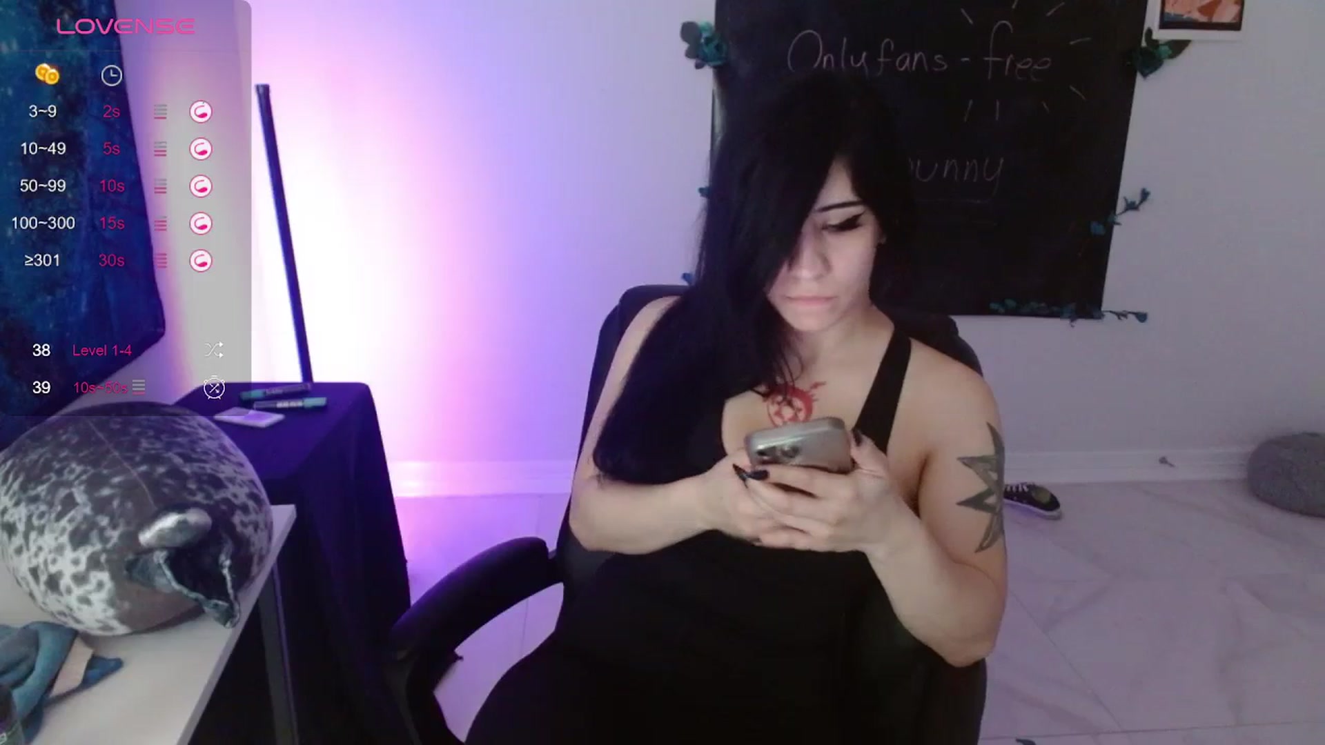 Gallery image thumbnail from Emoxbunny's myfreecams stream on, 01/24/2024, 19:49 image 9 of 20