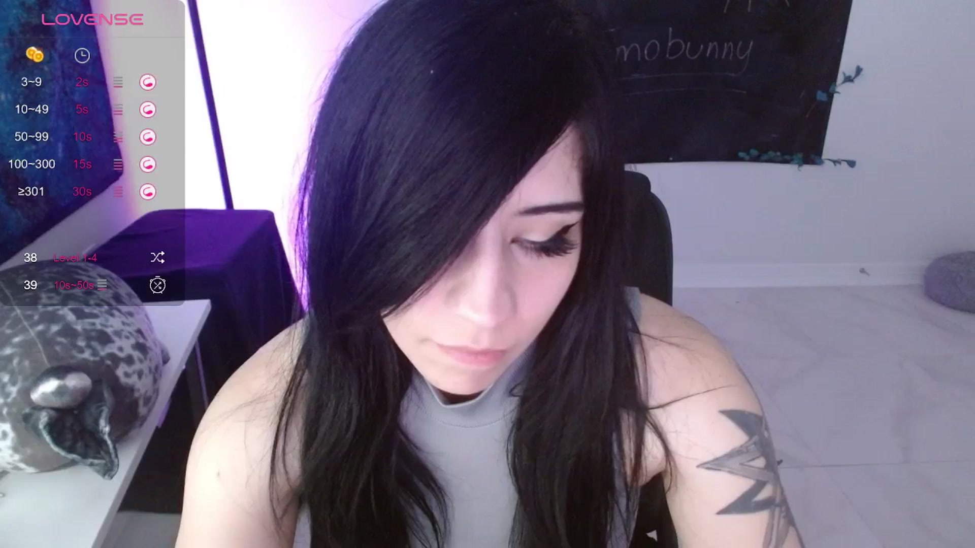 Gallery image thumbnail from Emoxbunny's myfreecams stream on, 01/26/2024, 20:10 image 8 of 20