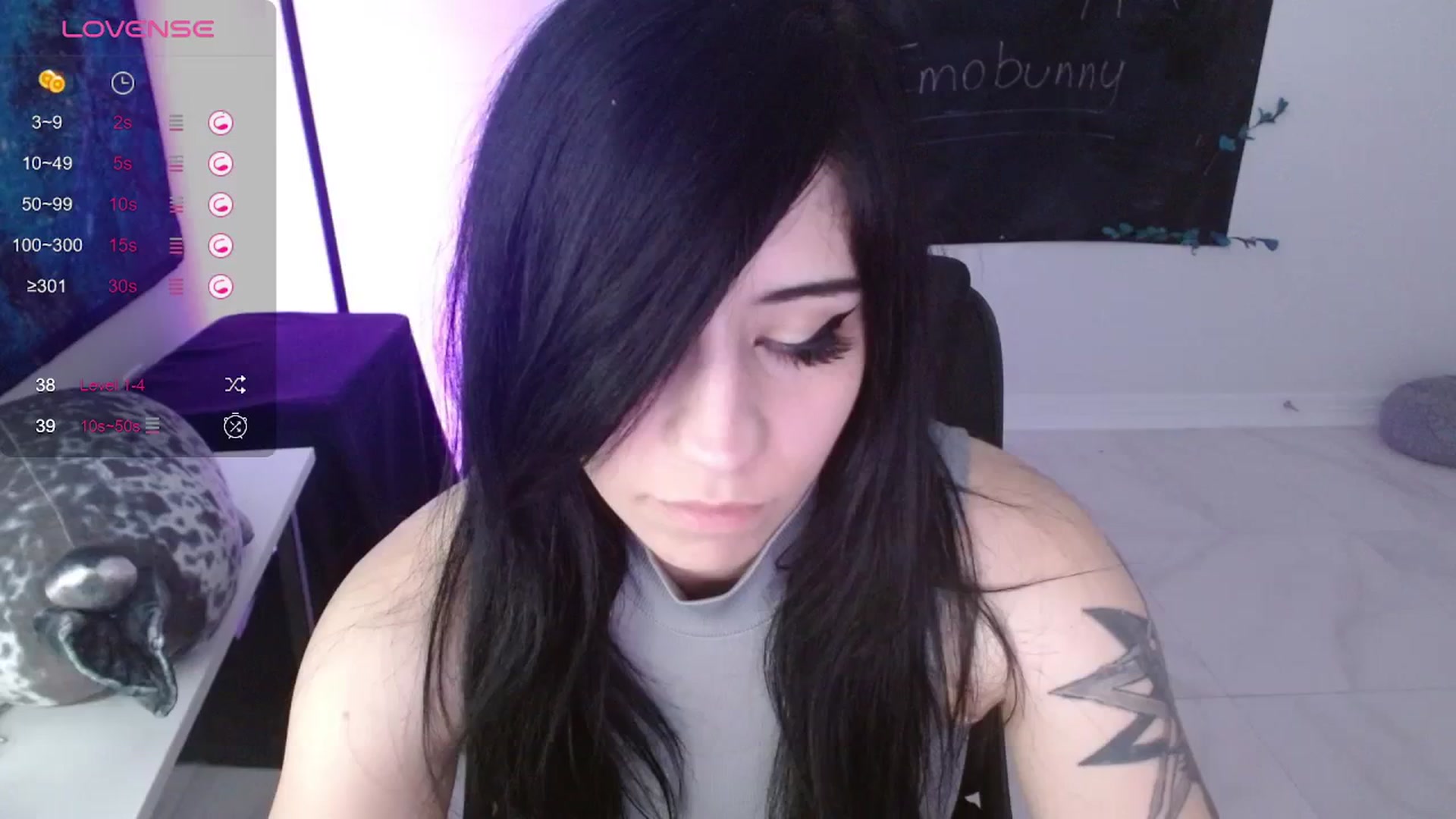 Gallery image thumbnail from Emoxbunny's myfreecams stream on, 01/26/2024, 20:10 image 7 of 20