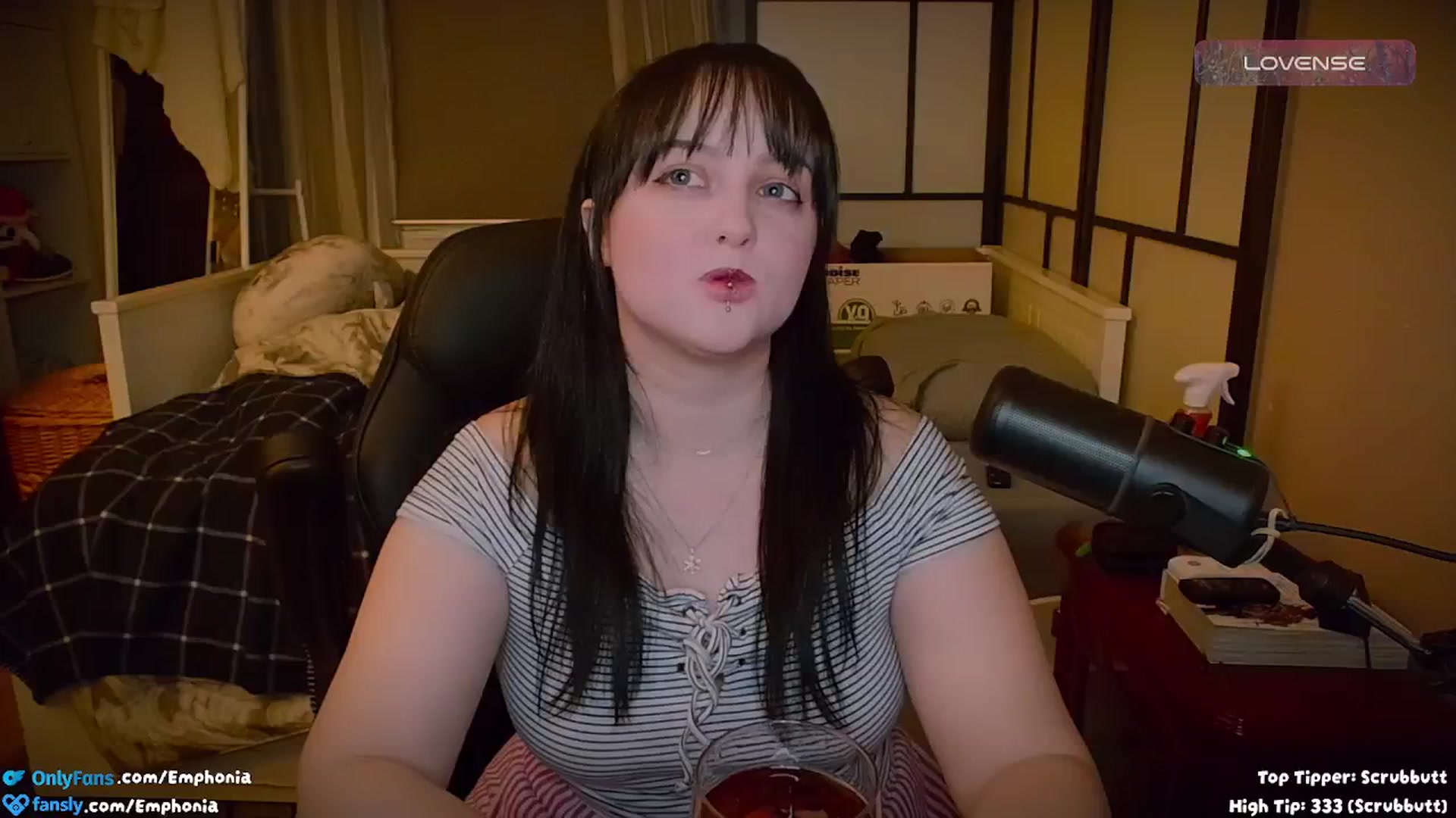 Gallery image thumbnail from Emphonia's myfreecams stream on, 09/08/2024, 04:58 image 4 of 20